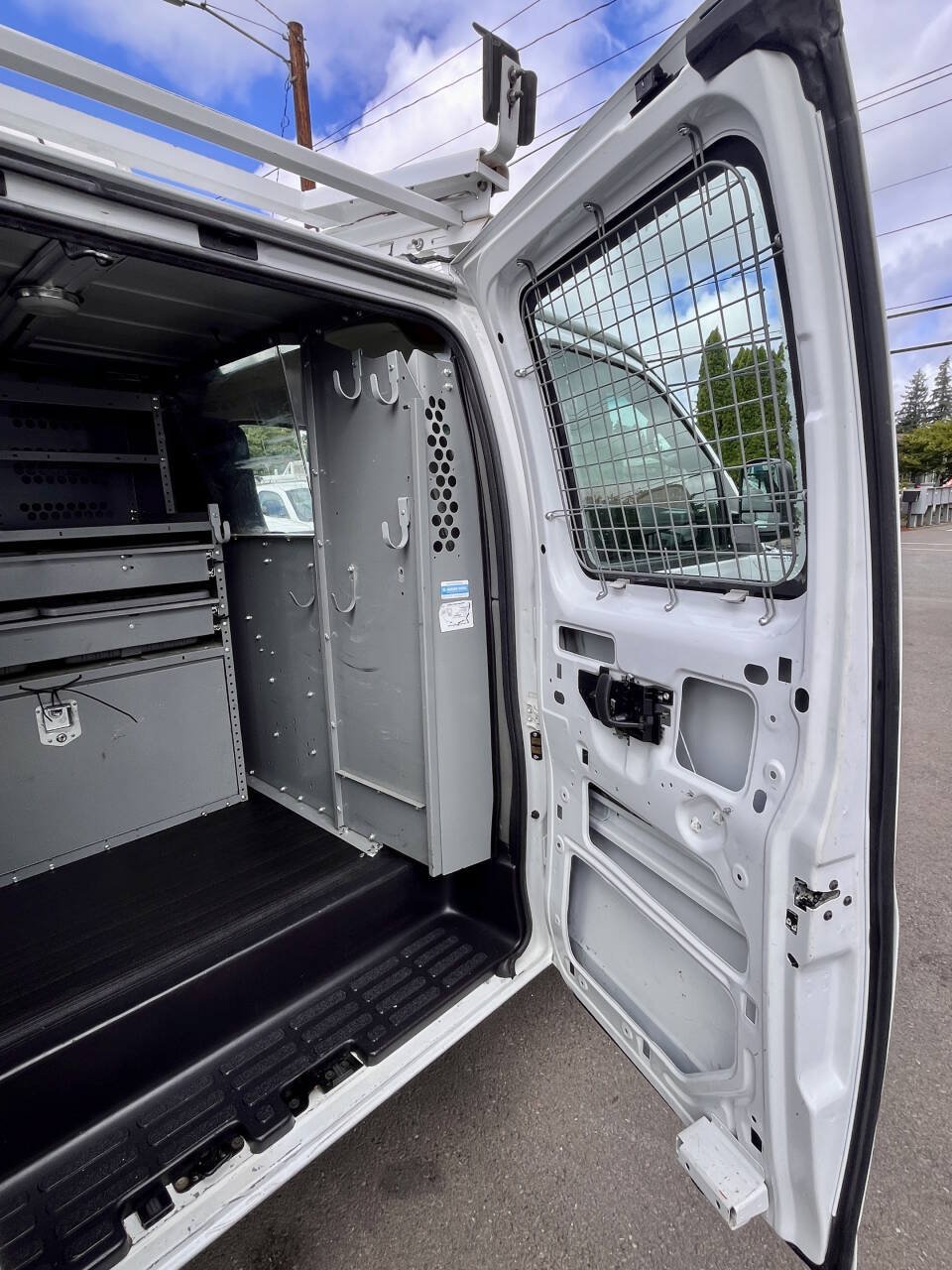 Used 2013 Chevrolet Express 2500 RWD image 19