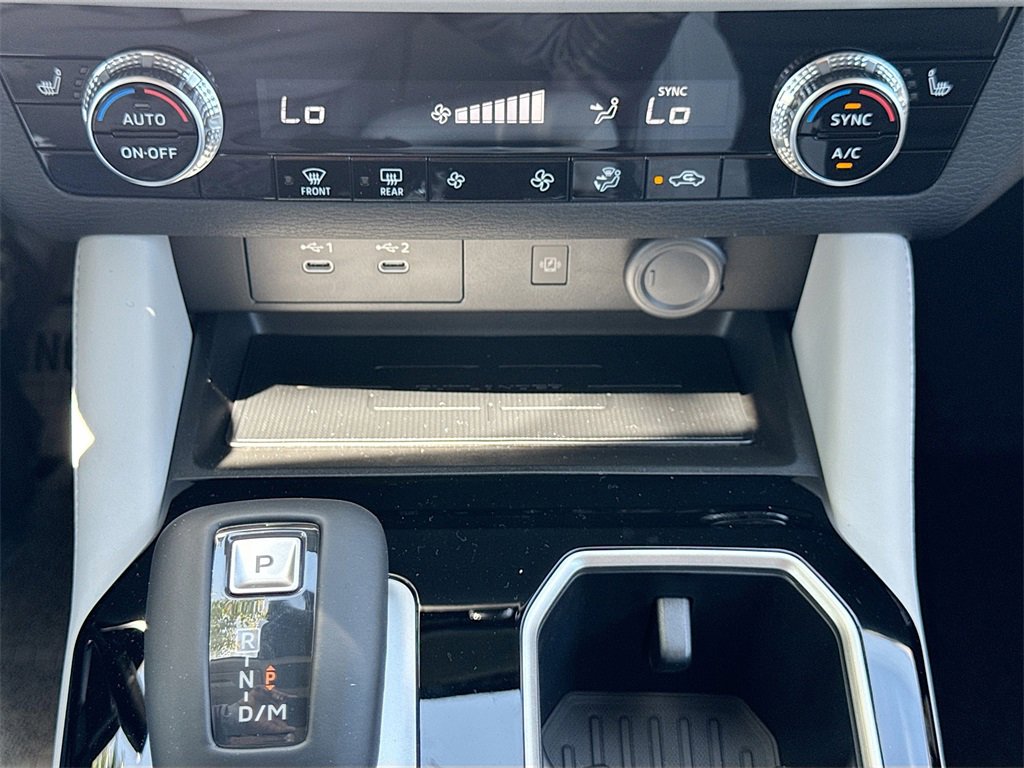 New 2025 Mitsubishi Outlander SE image 16