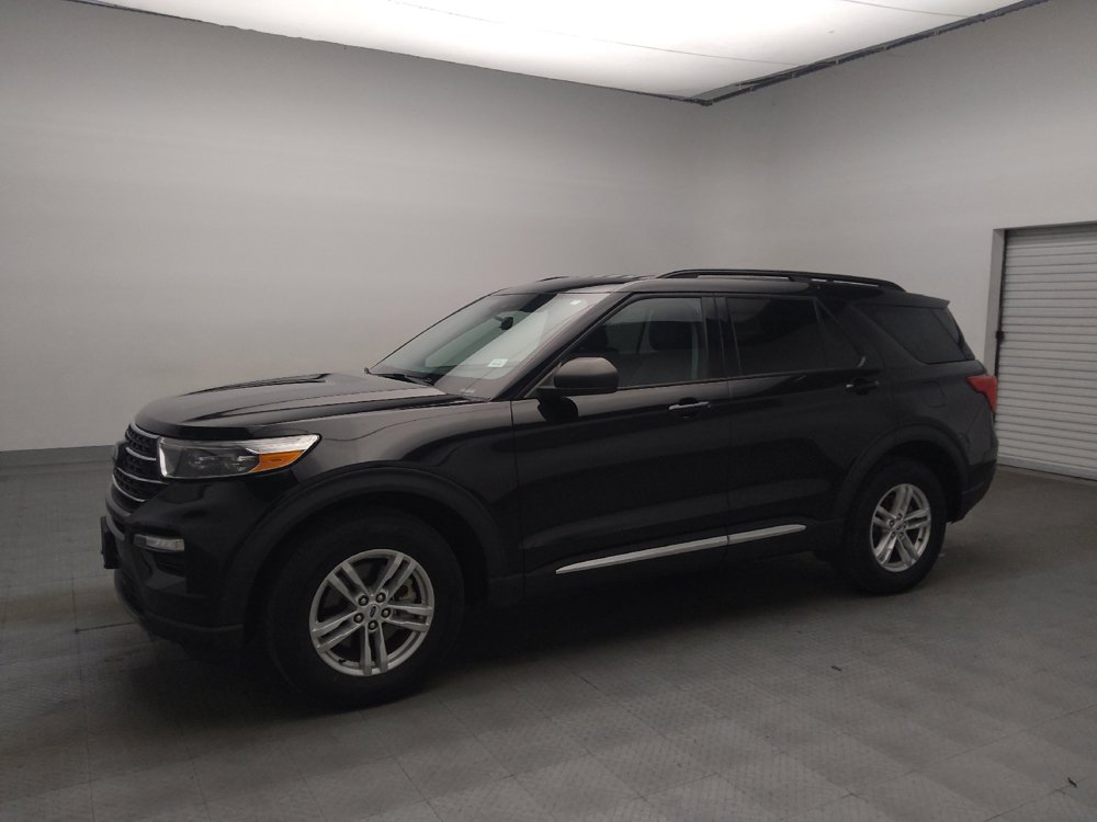 Used 2023 Ford Explorer XLT w/ Equipment Group 202A AWD/4WD image 2