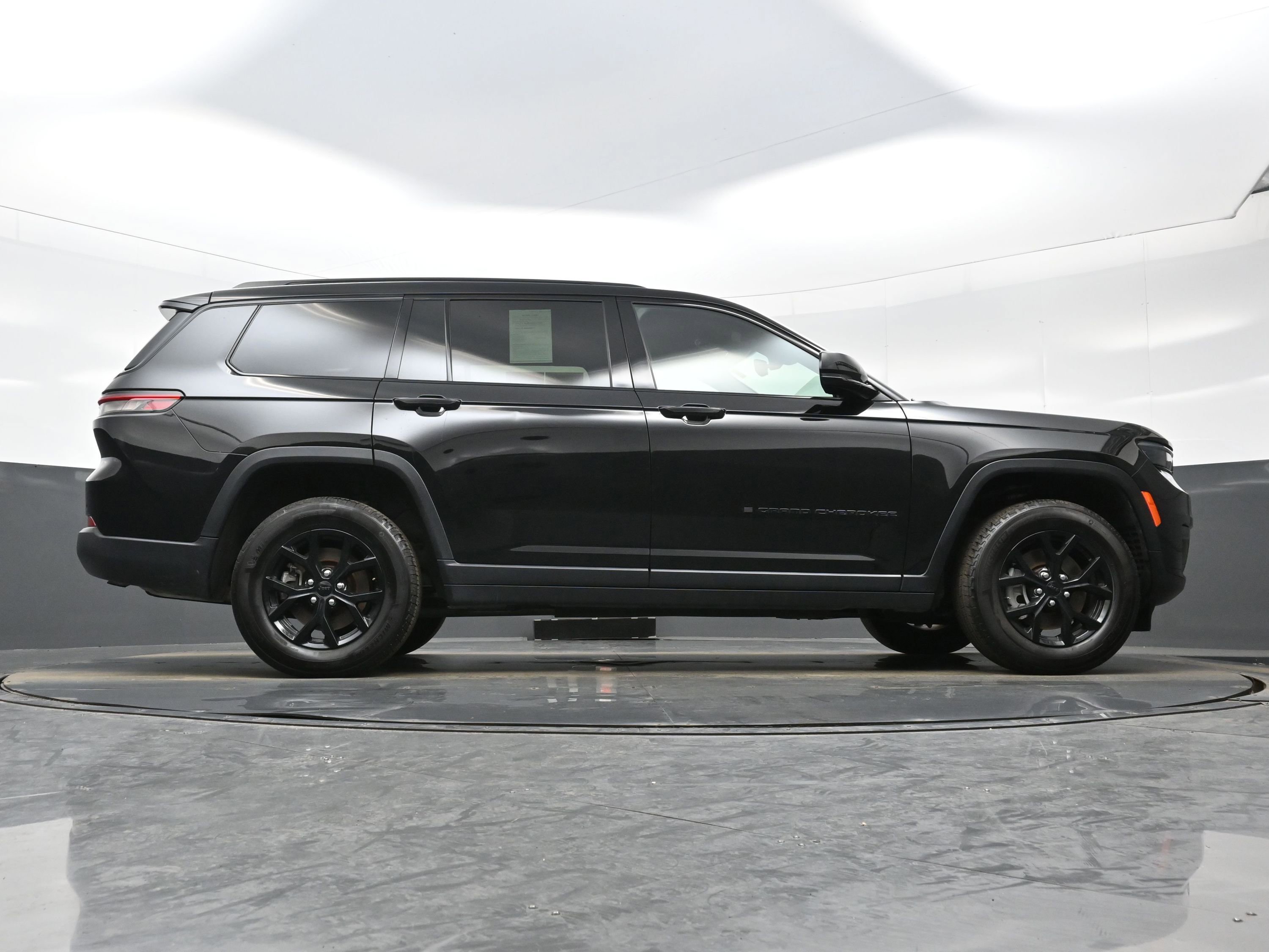 Used 2024 Jeep Grand Cherokee L Altitude image 31