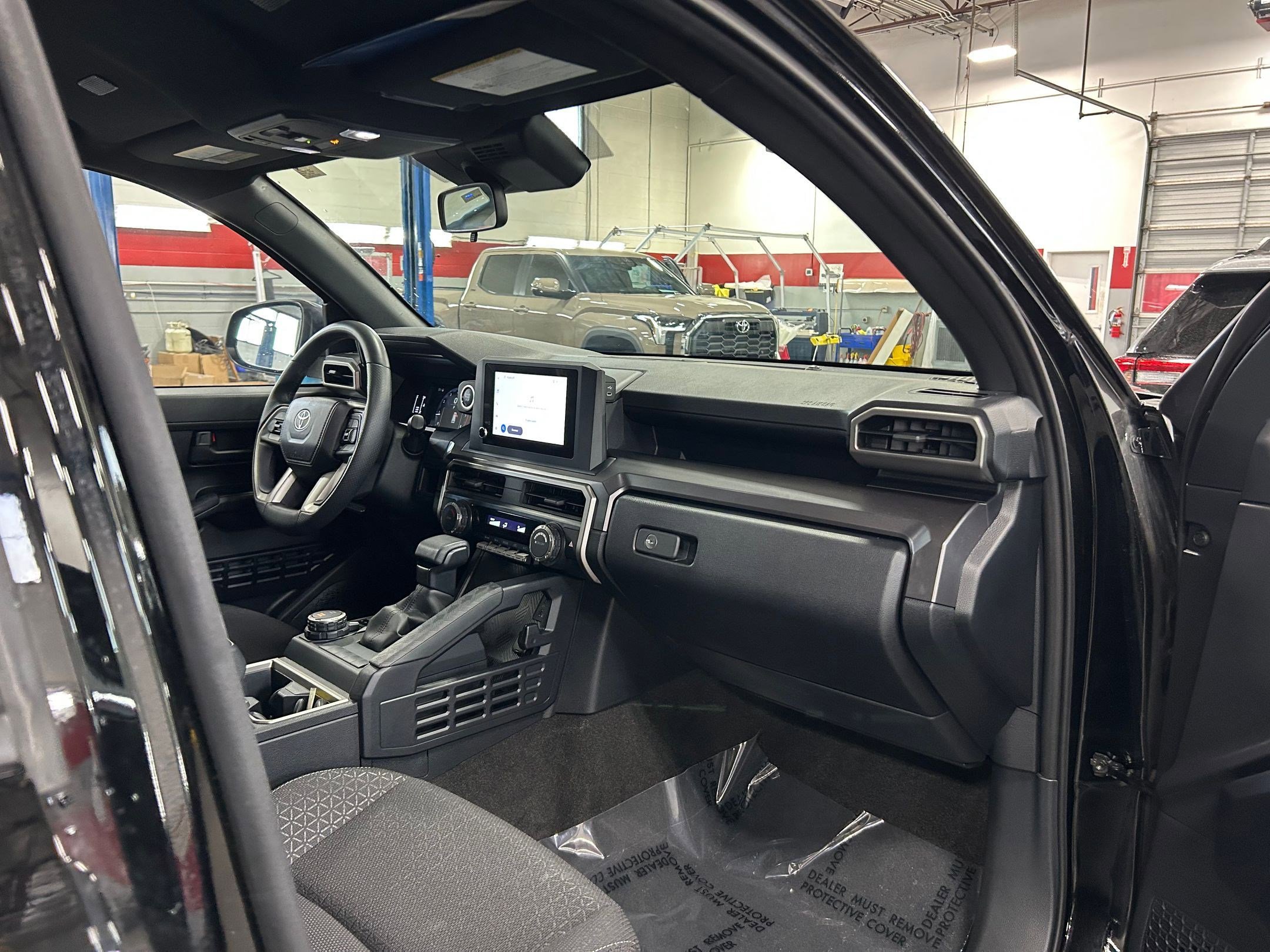 Used 2025 Toyota 4Runner SR5 AWD/4WD image 29