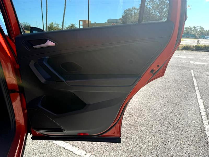 Used 2019 Volkswagen Tiguan SE image 18