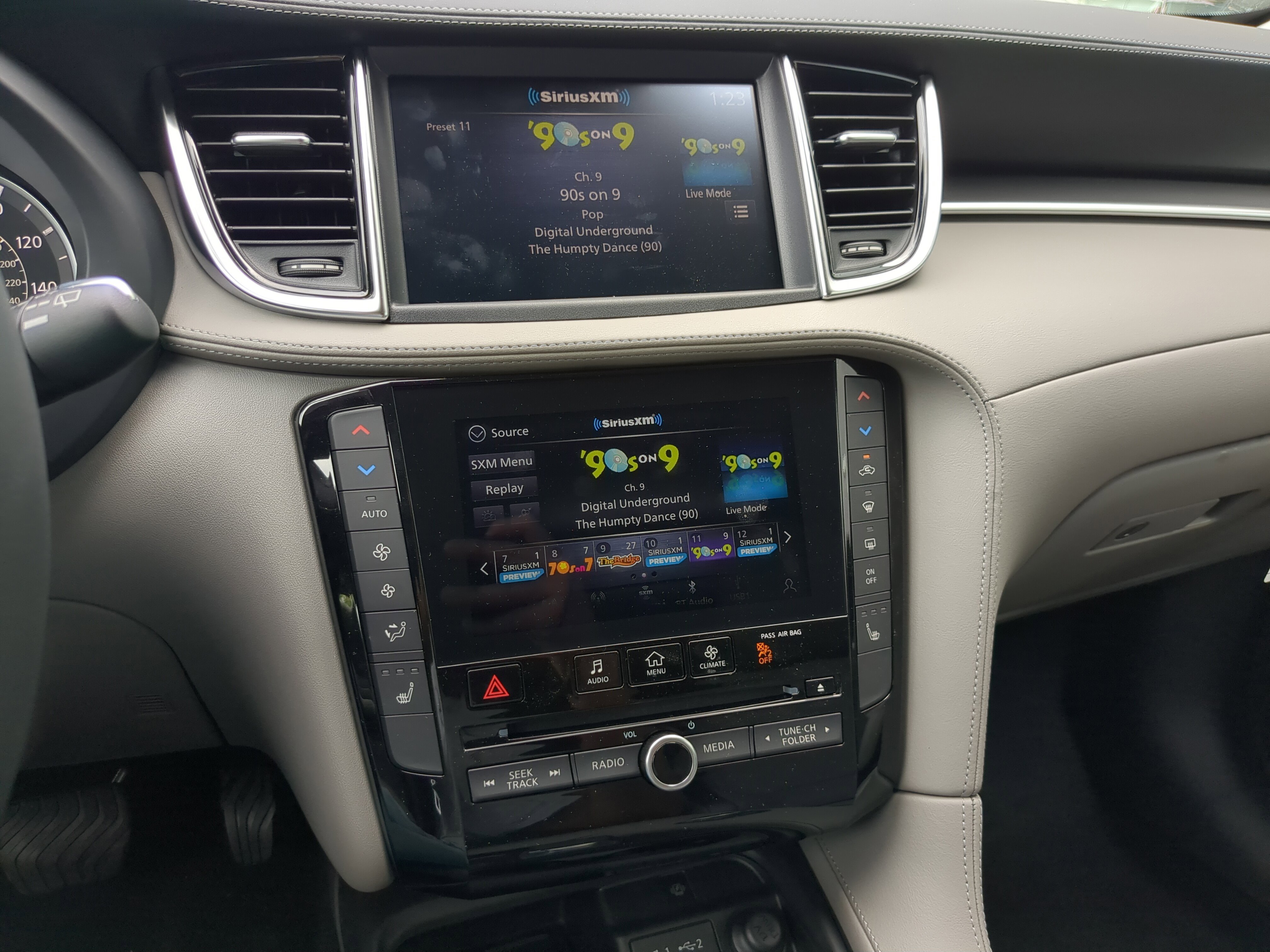 New 2025 INFINITI QX50 Luxe image 19