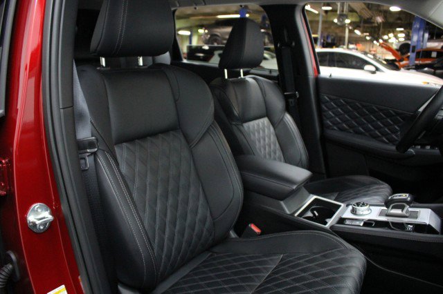 Used 2025 Mitsubishi Outlander SEL image 23