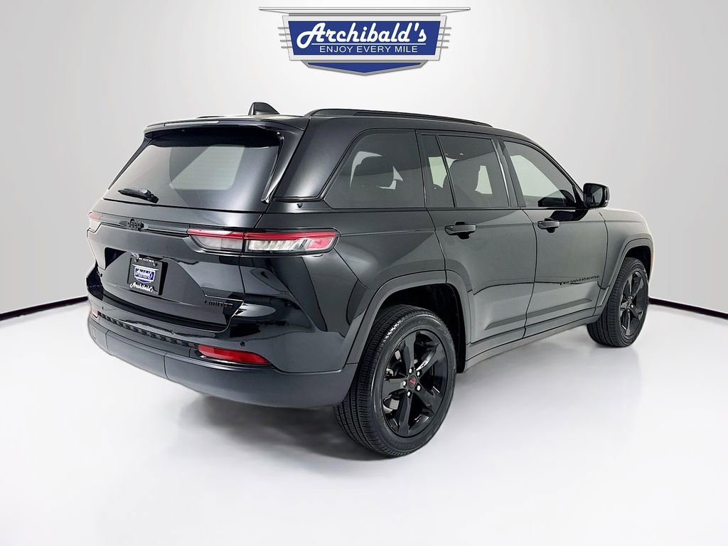 Used 2024 Jeep Grand Cherokee Limited w/ Black Appearance Package AWD/4WD image 8