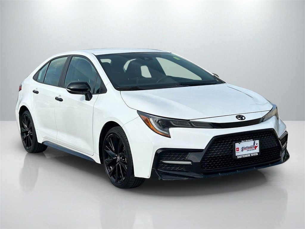 Used 2022 Toyota Corolla SE image 3