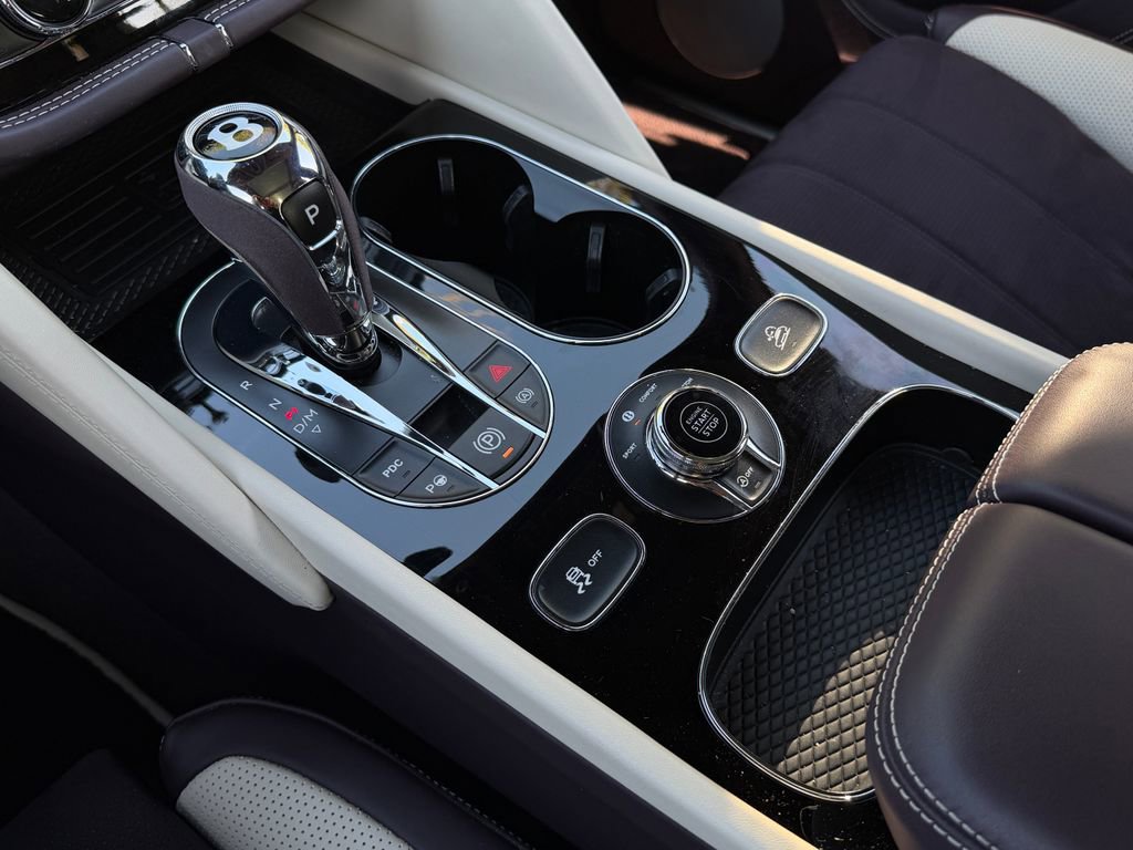 Used 2023 Bentley Bentayga image 28