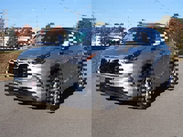 Used 2024 Toyota Highlander LE