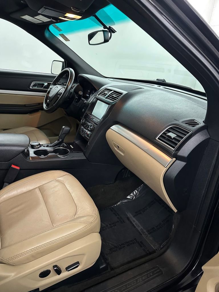 Used 2016 Ford Explorer XLT w/ Equipment Group 202A image 41