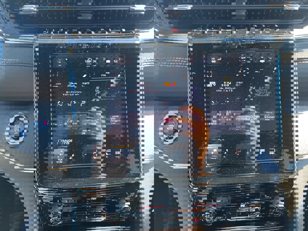 New 2025 Jeep Grand Cherokee Altitude image 24