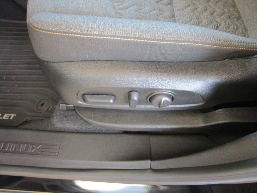 Used 2024 Chevrolet Equinox LT FWD image 29