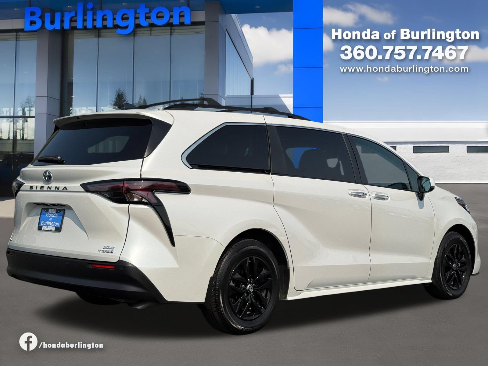 Used 2024 Toyota Sienna XLE w/ XLE Plus Package AWD/4WD image 6