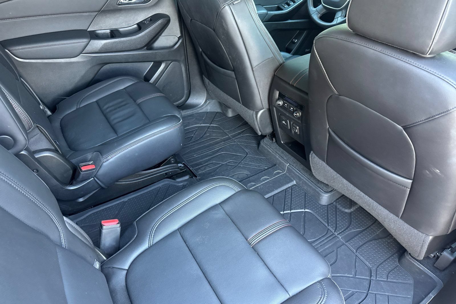 Used 2023 Chevrolet Traverse RS AWD/4WD image 19