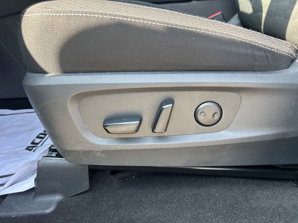 Used 2025 Nissan Pathfinder SV FWD image 16