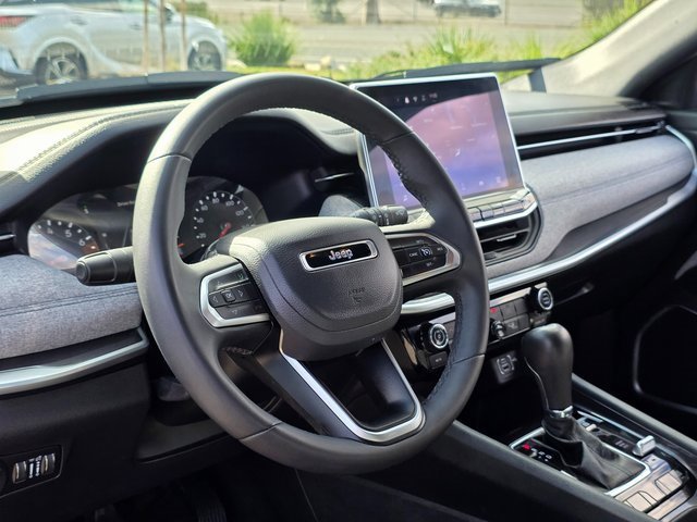 Used 2024 Jeep Compass Latitude image 13