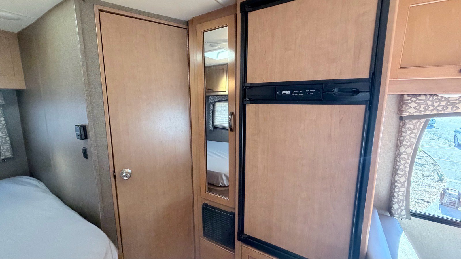 Used 2017 Ford E-450 and Econoline 450 Super Duty w/ Motorhome Prep Package RWD image 15