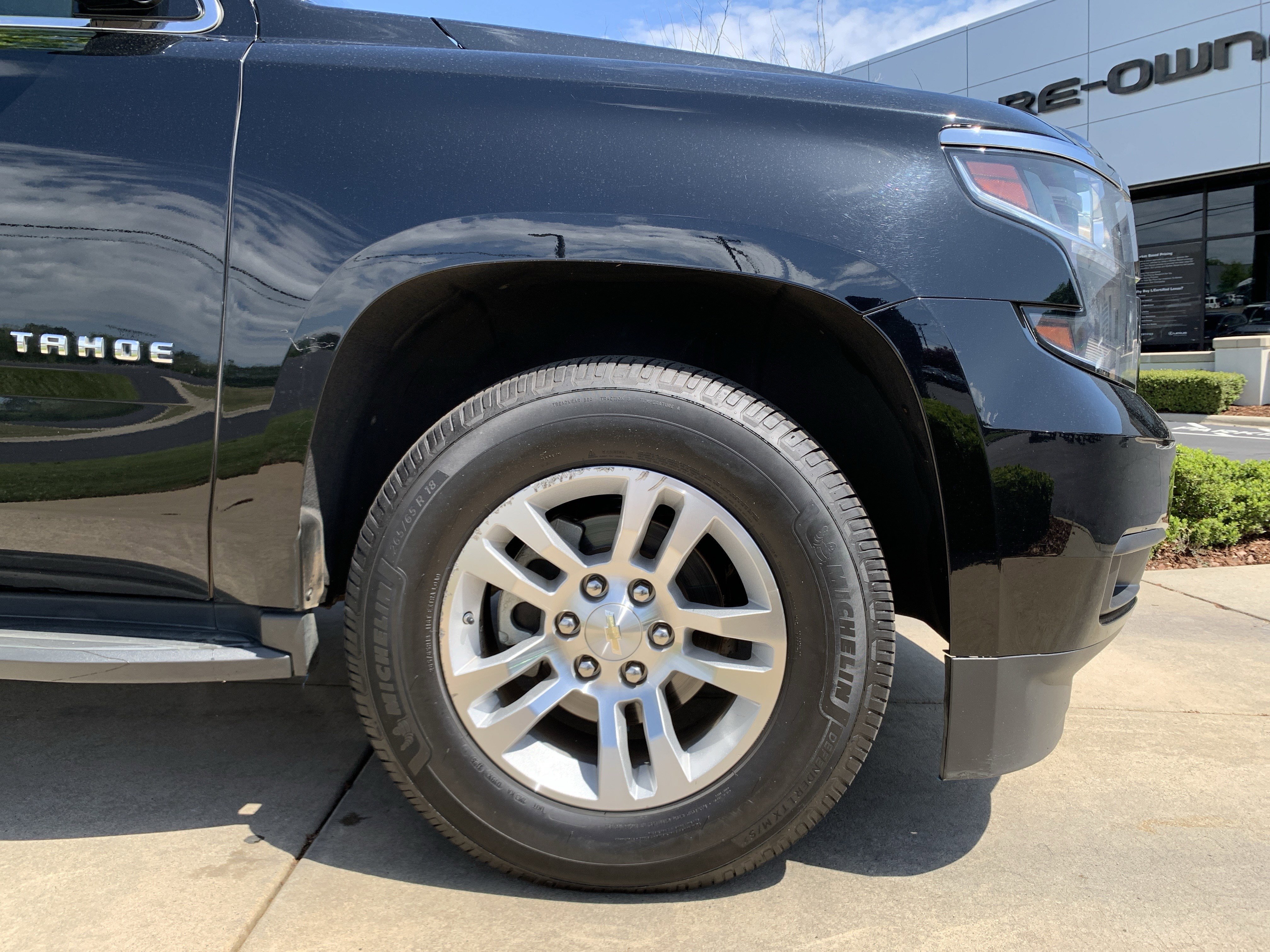 Used 2017 Chevrolet Tahoe LT w/ Luxury Package RWD image 13