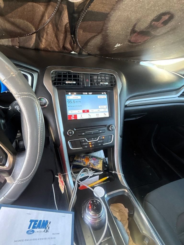 Used 2017 Ford Fusion SE FWD image 6