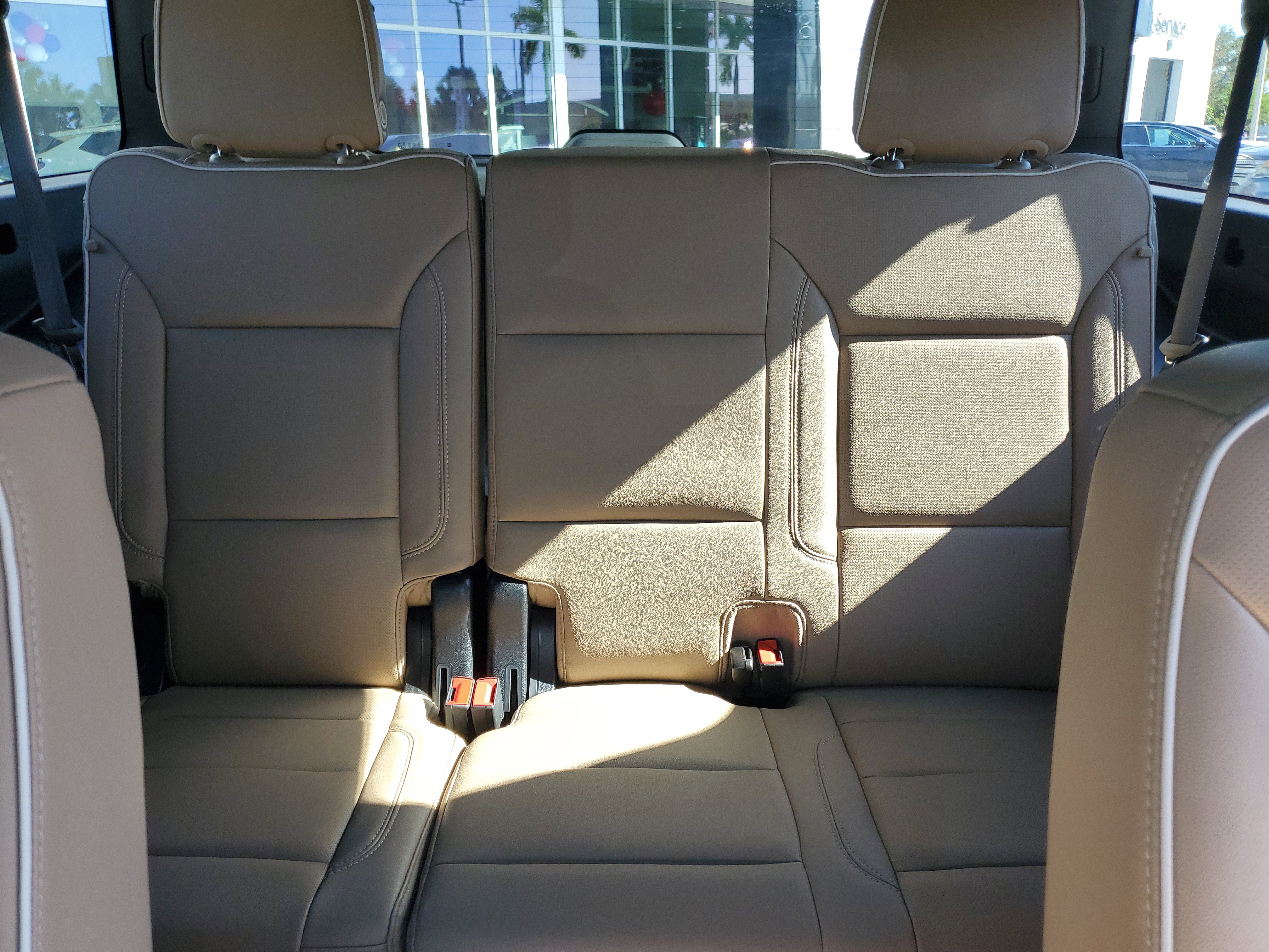 Used 2024 Chevrolet Suburban Premier image 21