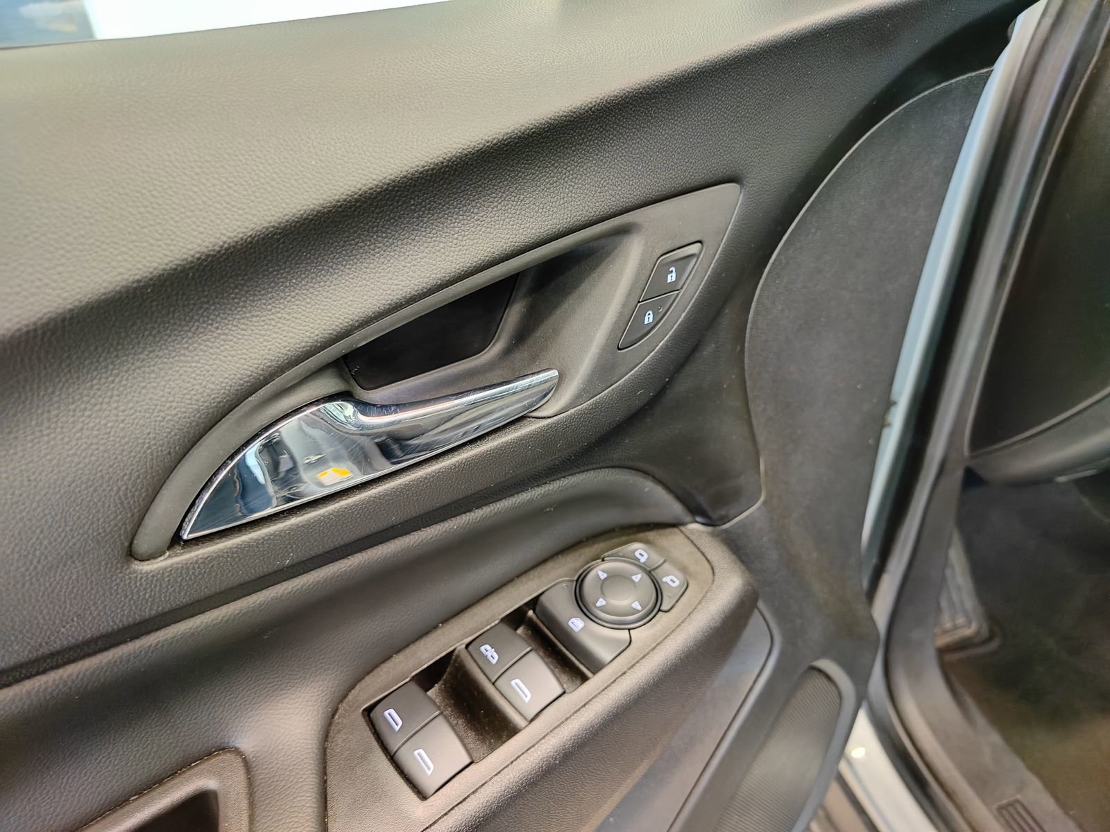 Used 2023 Chevrolet Equinox LT image 28
