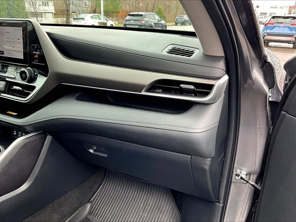 Used 2024 Toyota Highlander XLE AWD/4WD image 13