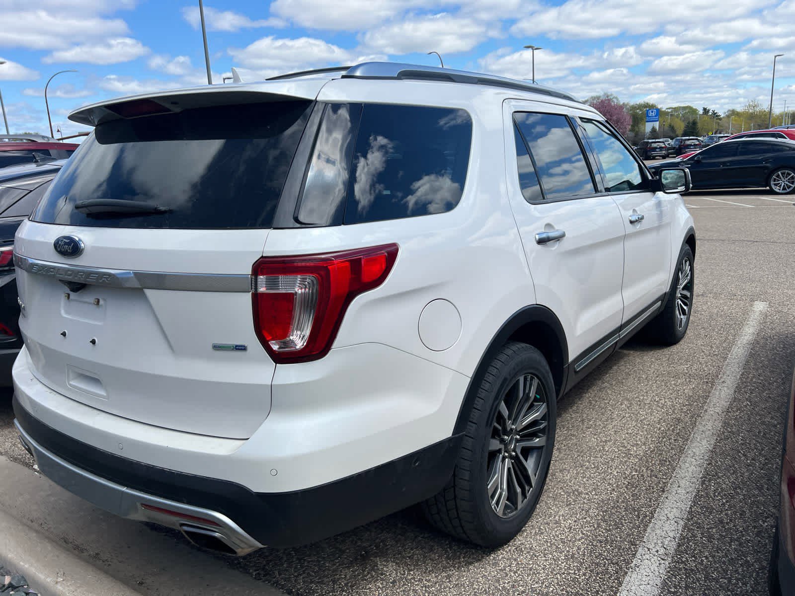Used 2017 Ford Explorer Platinum AWD/4WD image 4