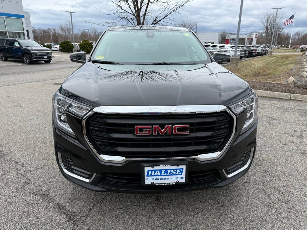 Used 2024 GMC Terrain SLE image 8