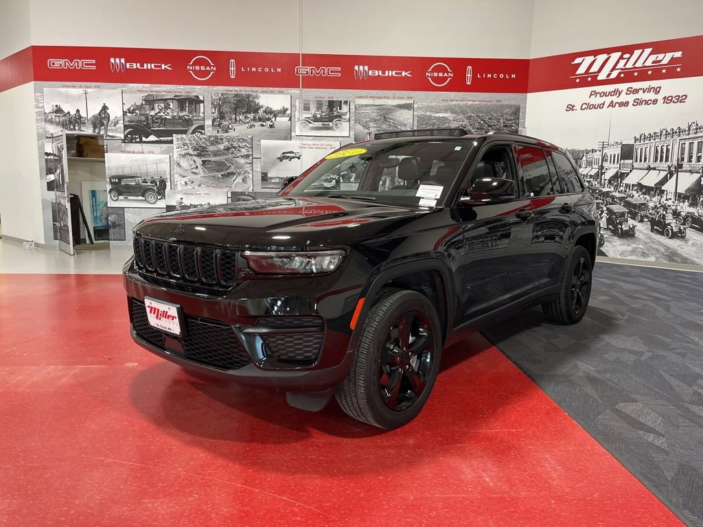 Used 2023 Jeep Grand Cherokee Altitude image 7
