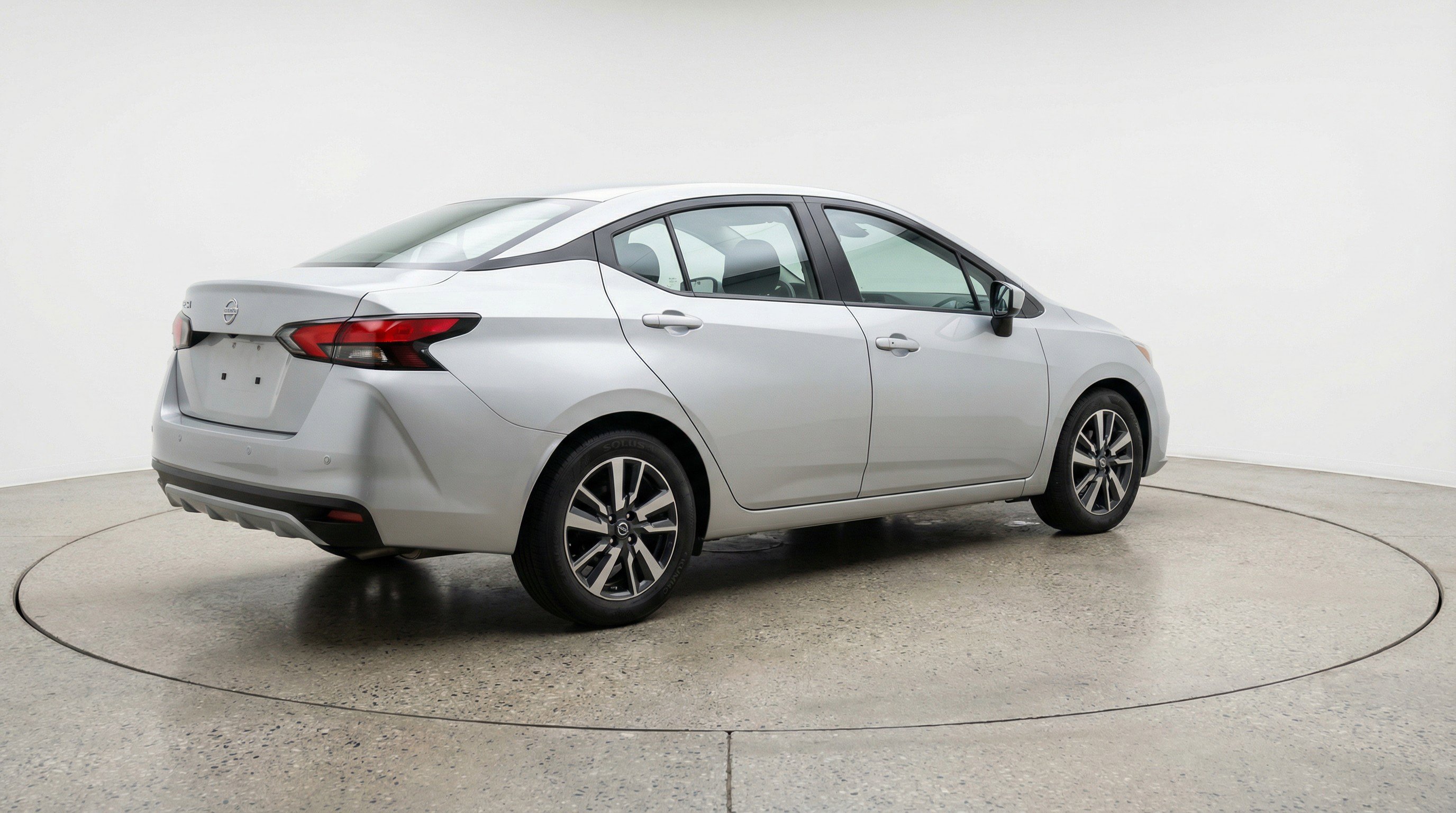 Used 2025 Nissan Versa SV image 9