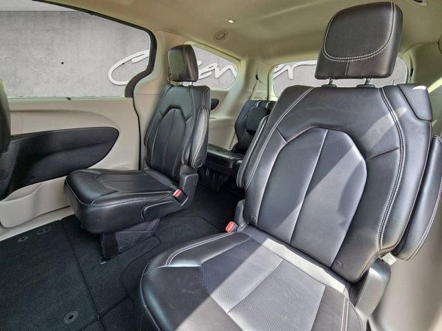 Used 2023 Chrysler Pacifica Touring-L FWD image 22