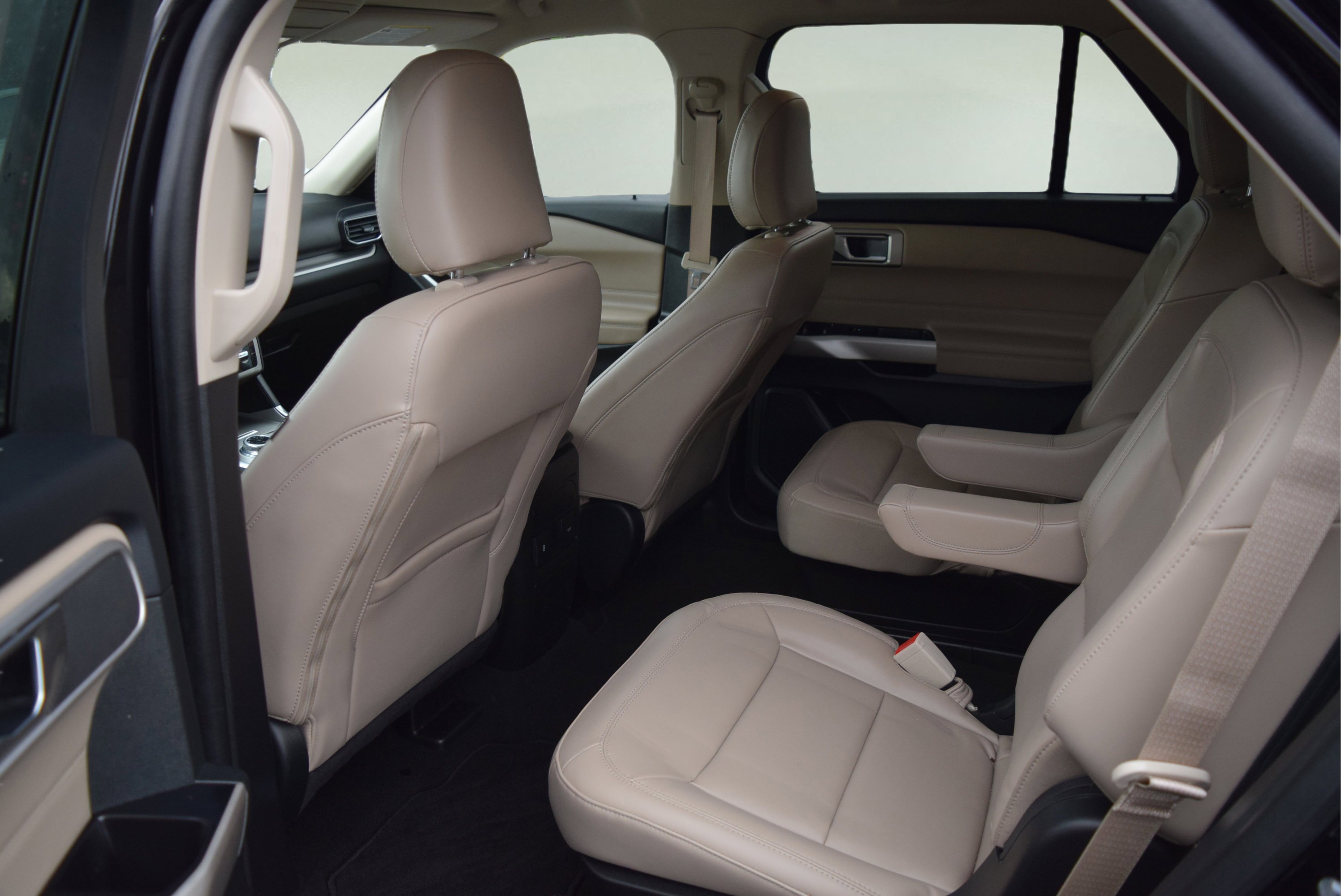 Used 2023 Ford Explorer XLT w/ Equipment Group 202A image 8