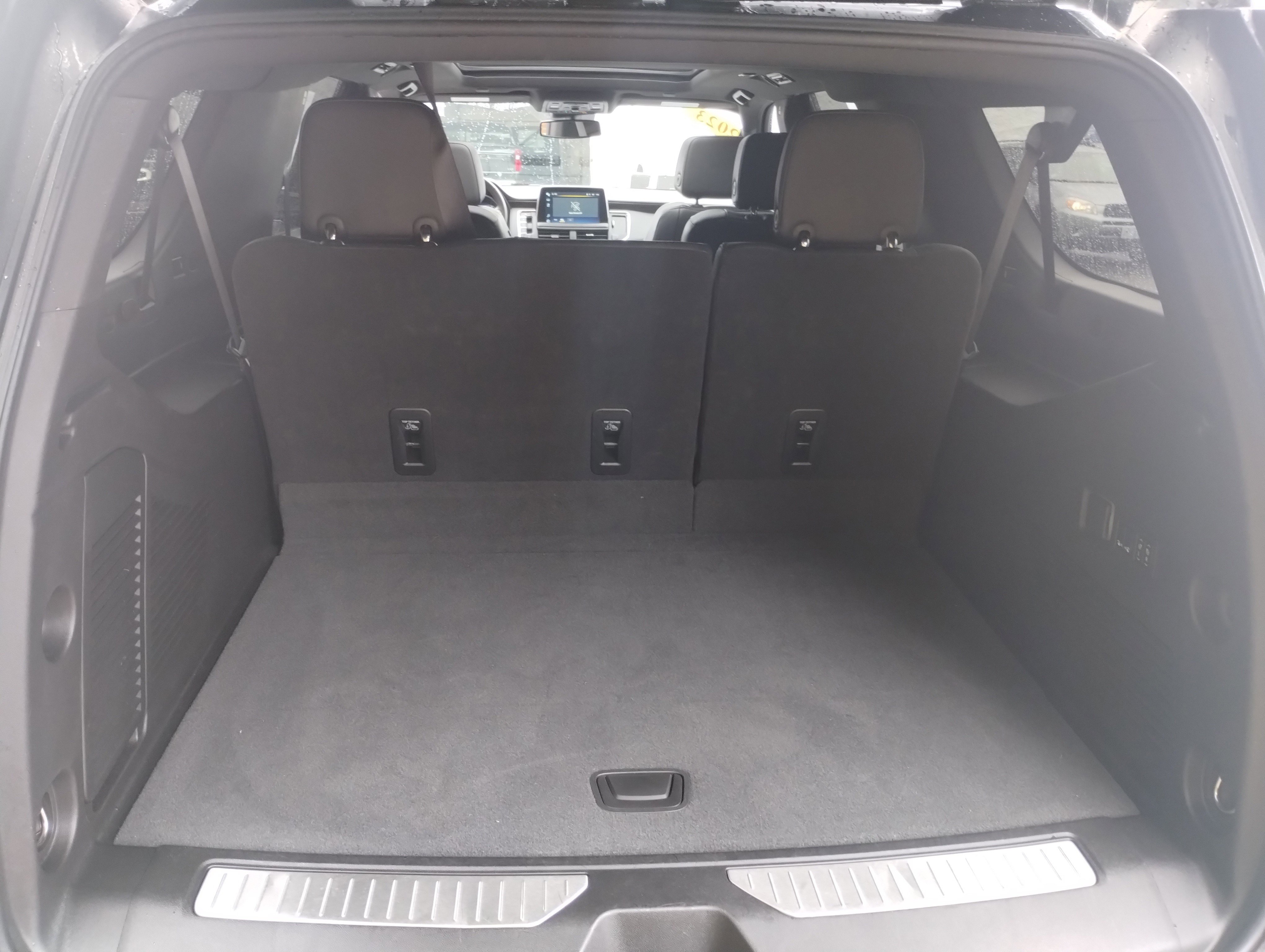 Used 2023 Chevrolet Suburban Z71 w/ Luxury Package image 22