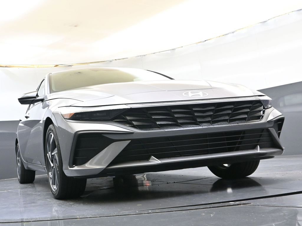 Certified 2025 Hyundai Elantra Sport FWD image 34