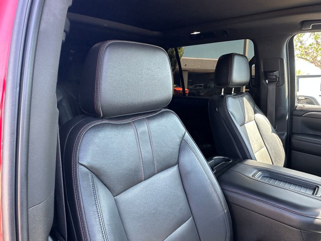 Used 2021 Chevrolet Suburban RST w/ Luxury Package image 16