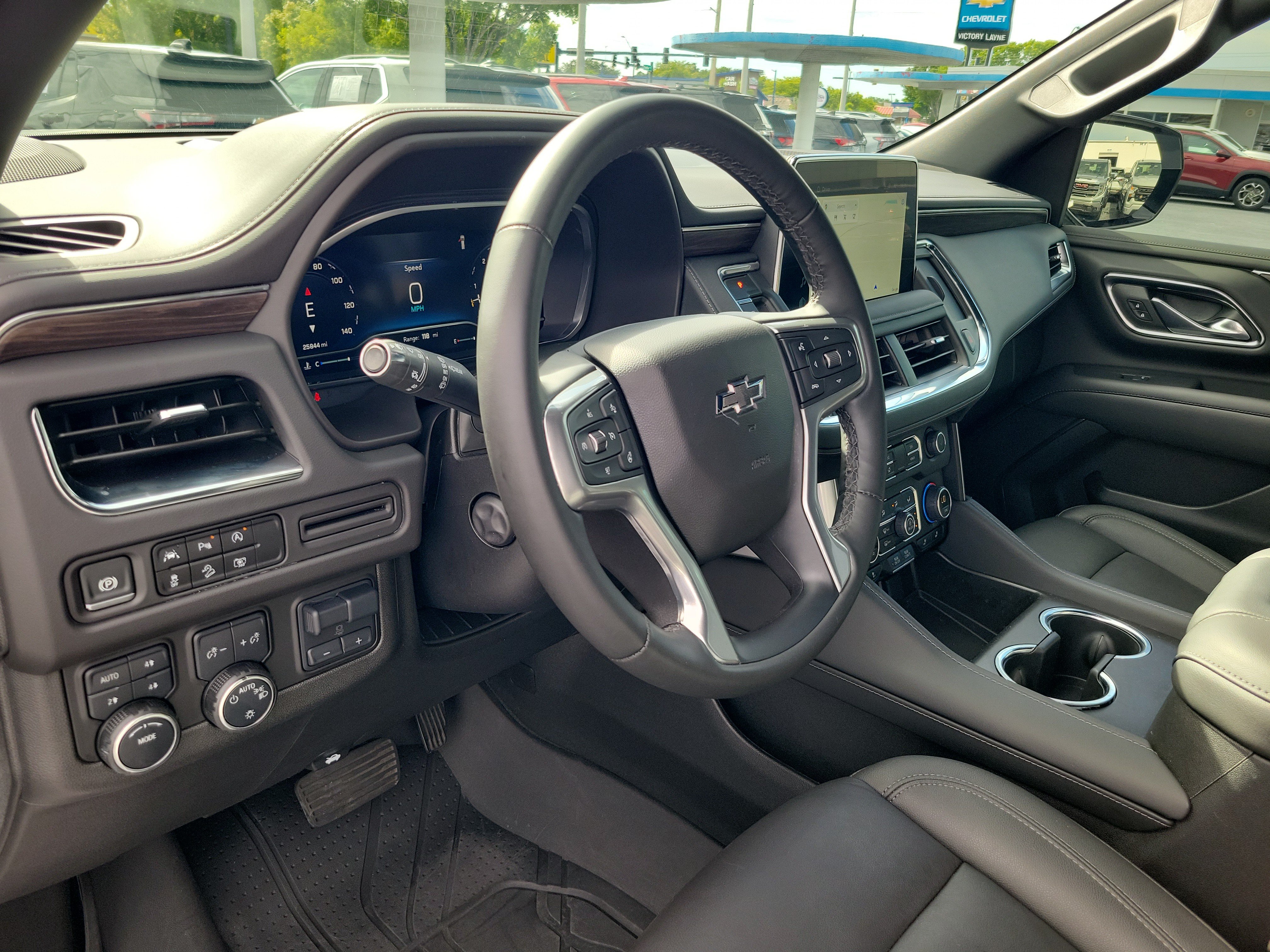 Used 2024 Chevrolet Tahoe Z71 w/ Luxury Package AWD/4WD image 17