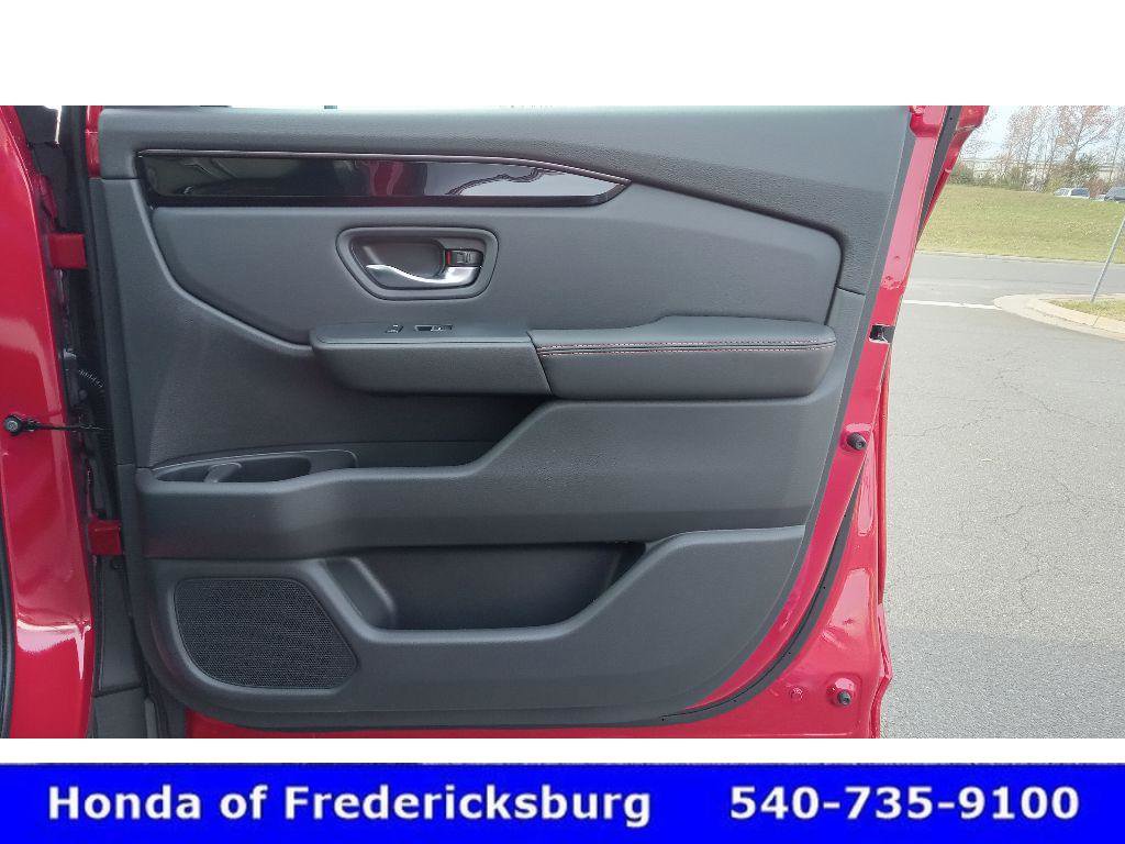 Certified 2025 Honda Pilot TrailSport image 40