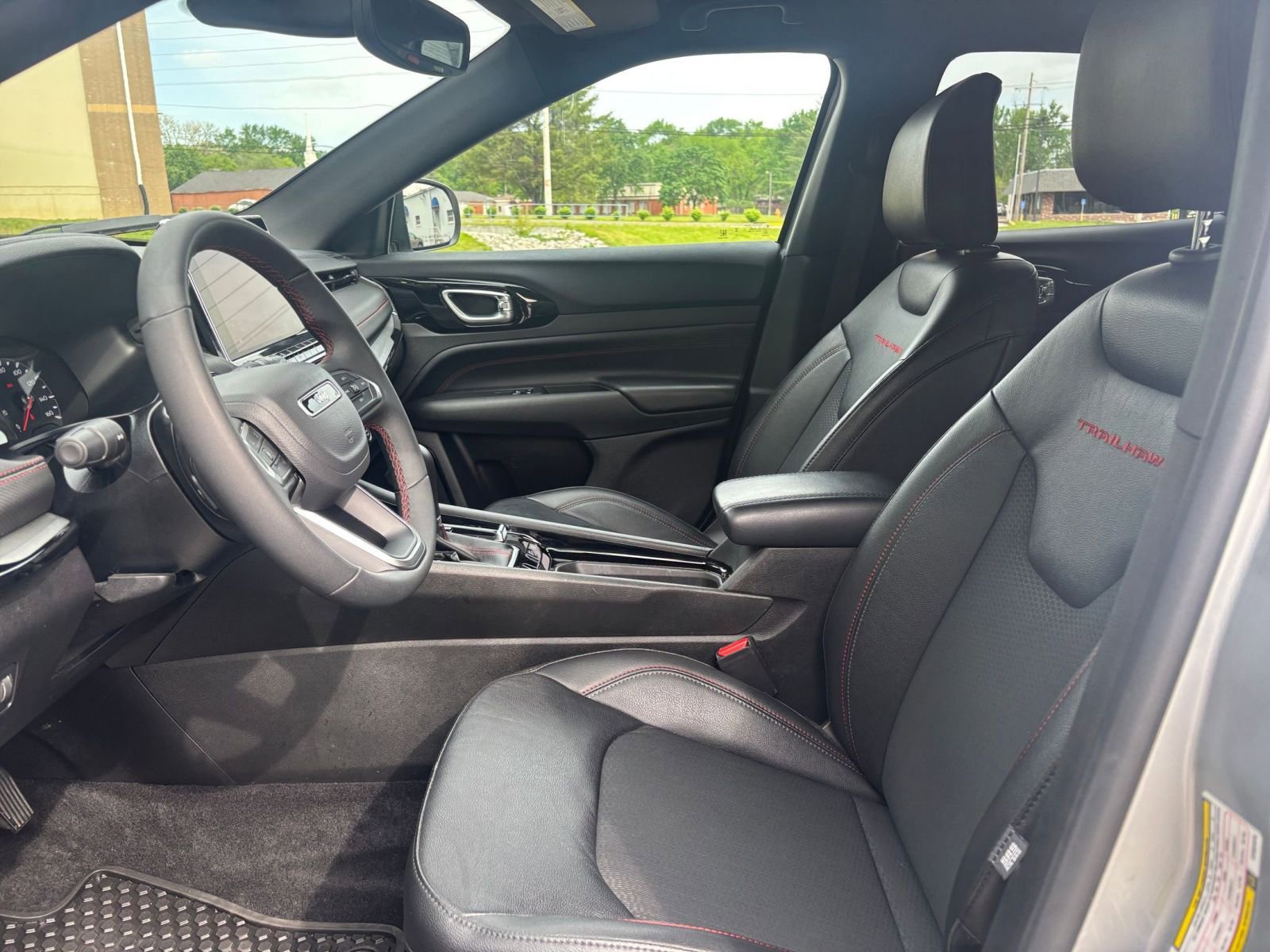 Used 2025 Jeep Compass Trailhawk image 24