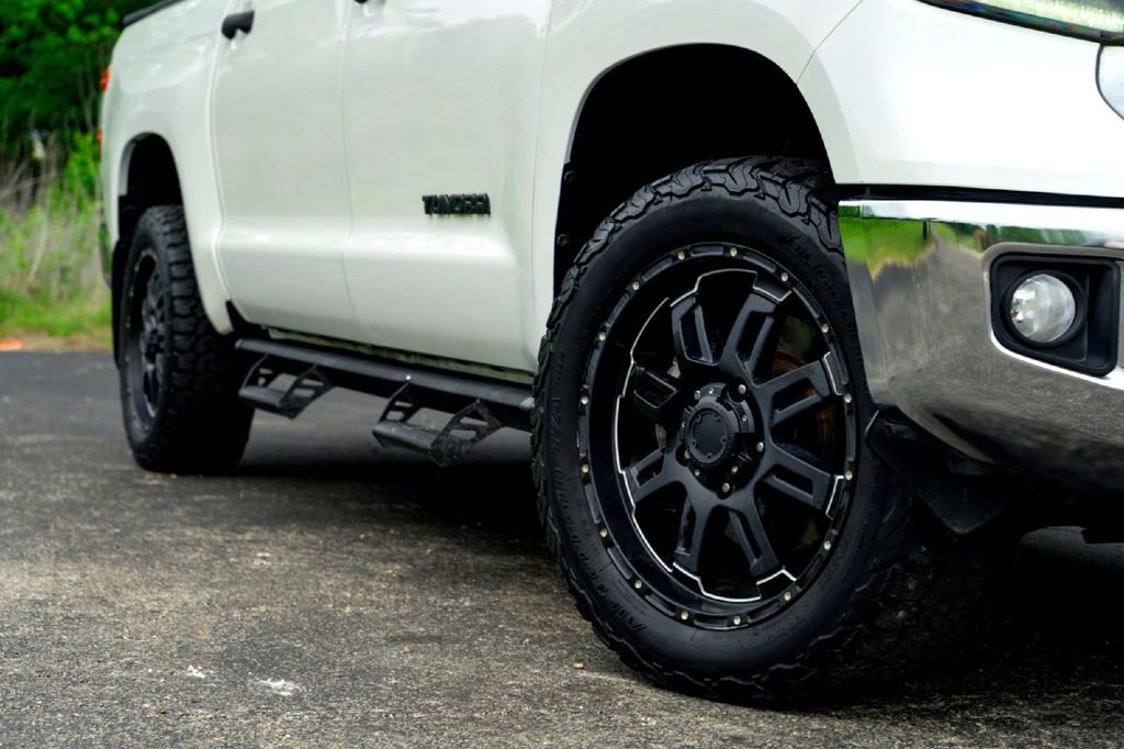 Used 2018 Toyota Tundra SR5 w/ SR5 Upgrade Package AWD/4WD image 3
