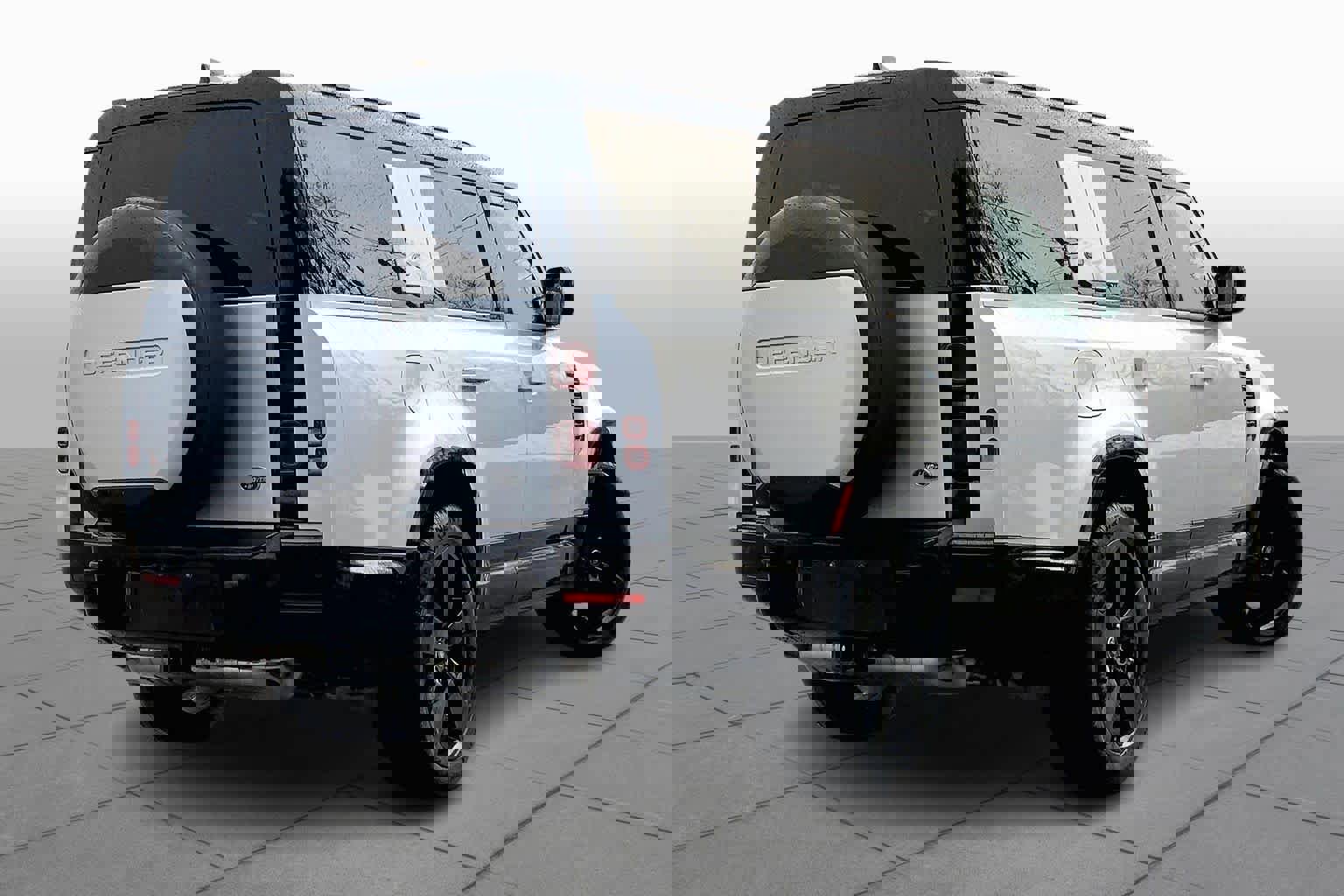 Certified 2023 Land Rover Defender 130 X-Dynamic SE image 22