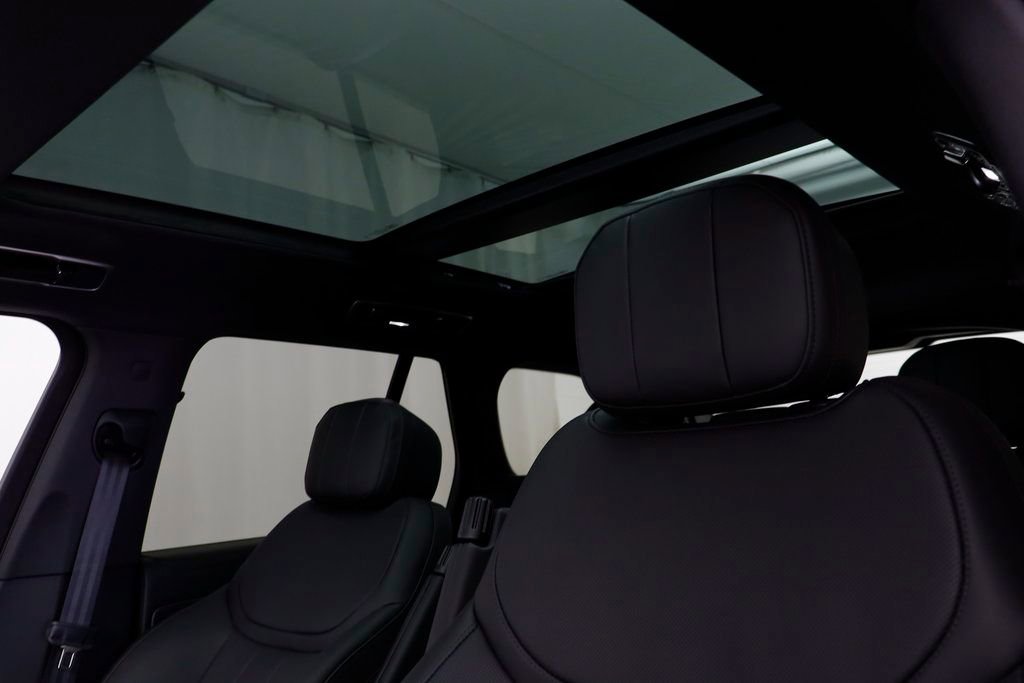 New 2025 Land Rover Range Rover SE AWD/4WD image 17