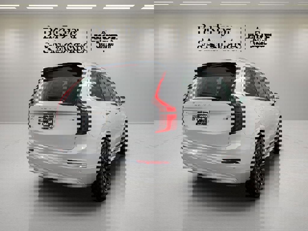 New 2026 Volvo XC90 B5 Core w/ Protection Package Premier image 2