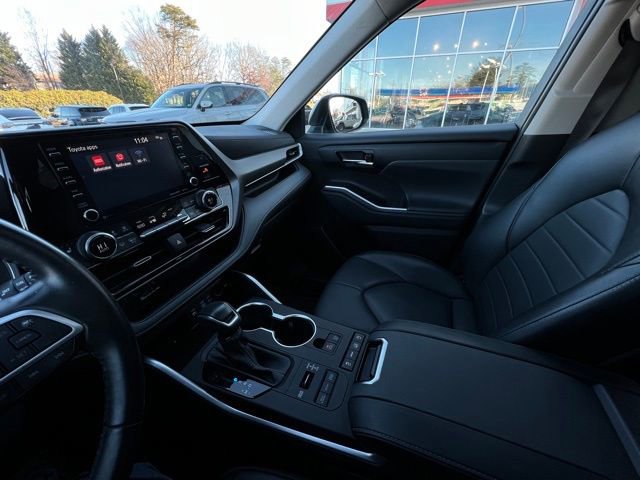 Used 2022 Toyota Highlander XLE image 25