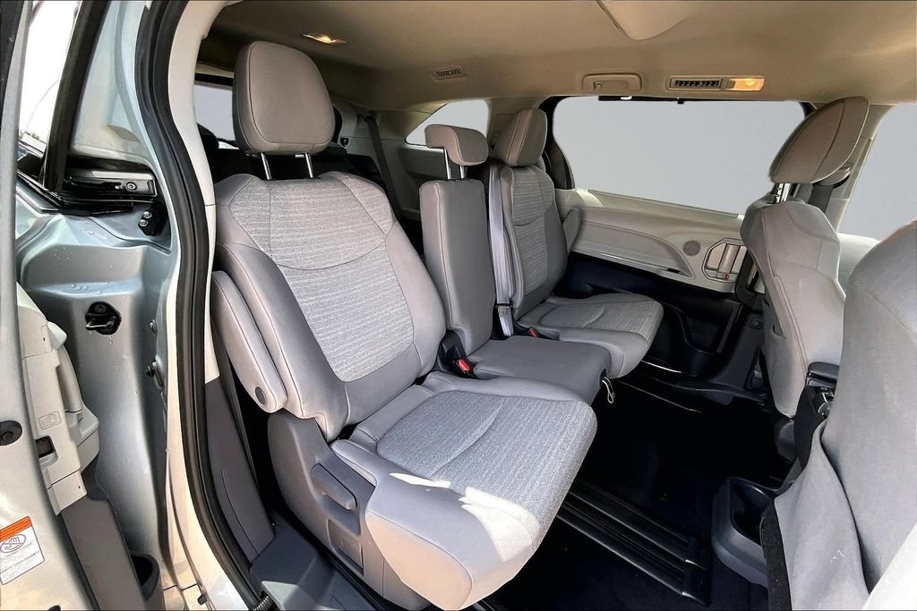 Used 2021 Toyota Sienna LE FWD image 25