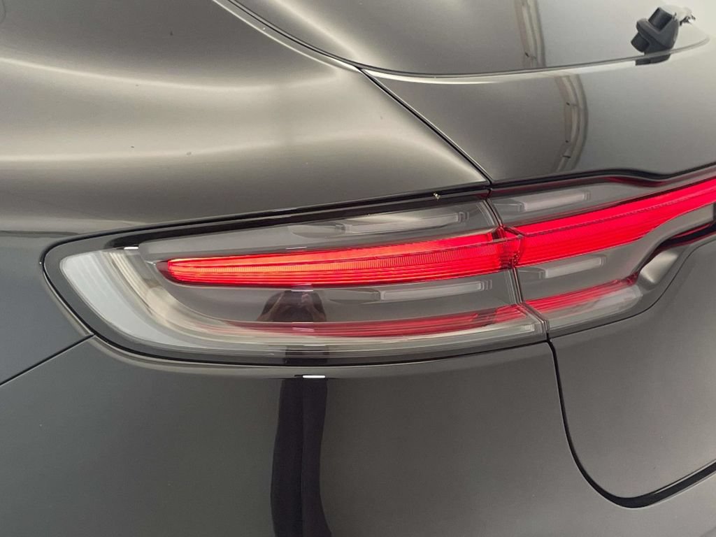 Certified 2023 Porsche Macan AWD/4WD image 16