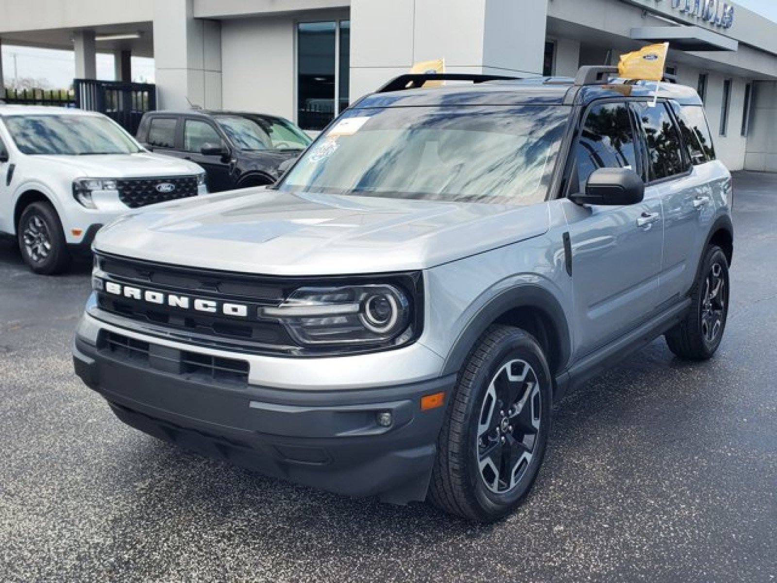 Used 2022 Ford Bronco Sport Outer Banks w/ Tech Package AWD/4WD image 3