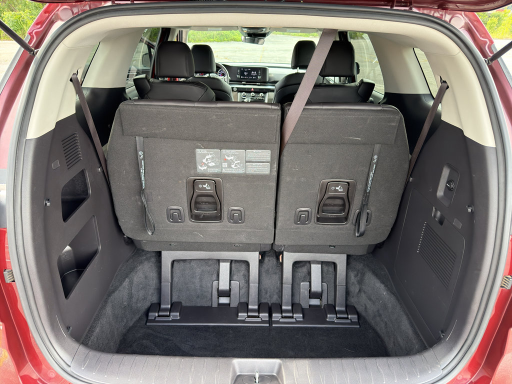 Used 2024 Kia Carnival LX FWD image 30