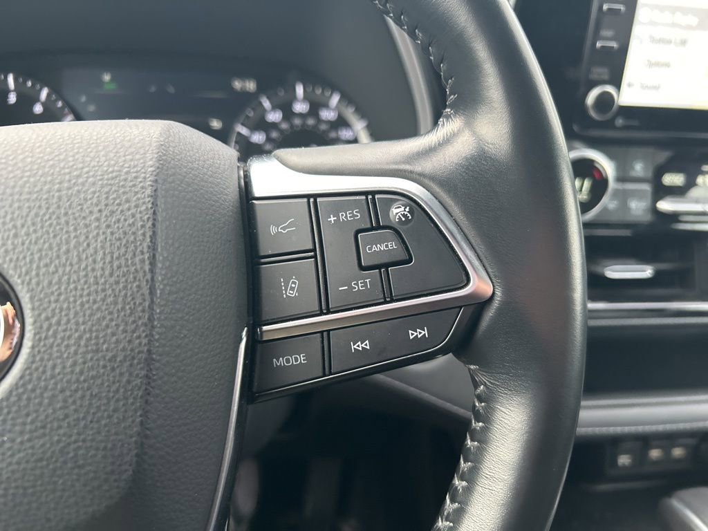 Used 2021 Toyota Highlander XSE image 9