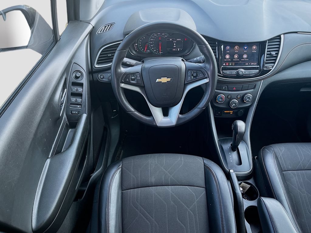 Used 2022 Chevrolet Trax LT w/ LT Convenience Package AWD/4WD image 23