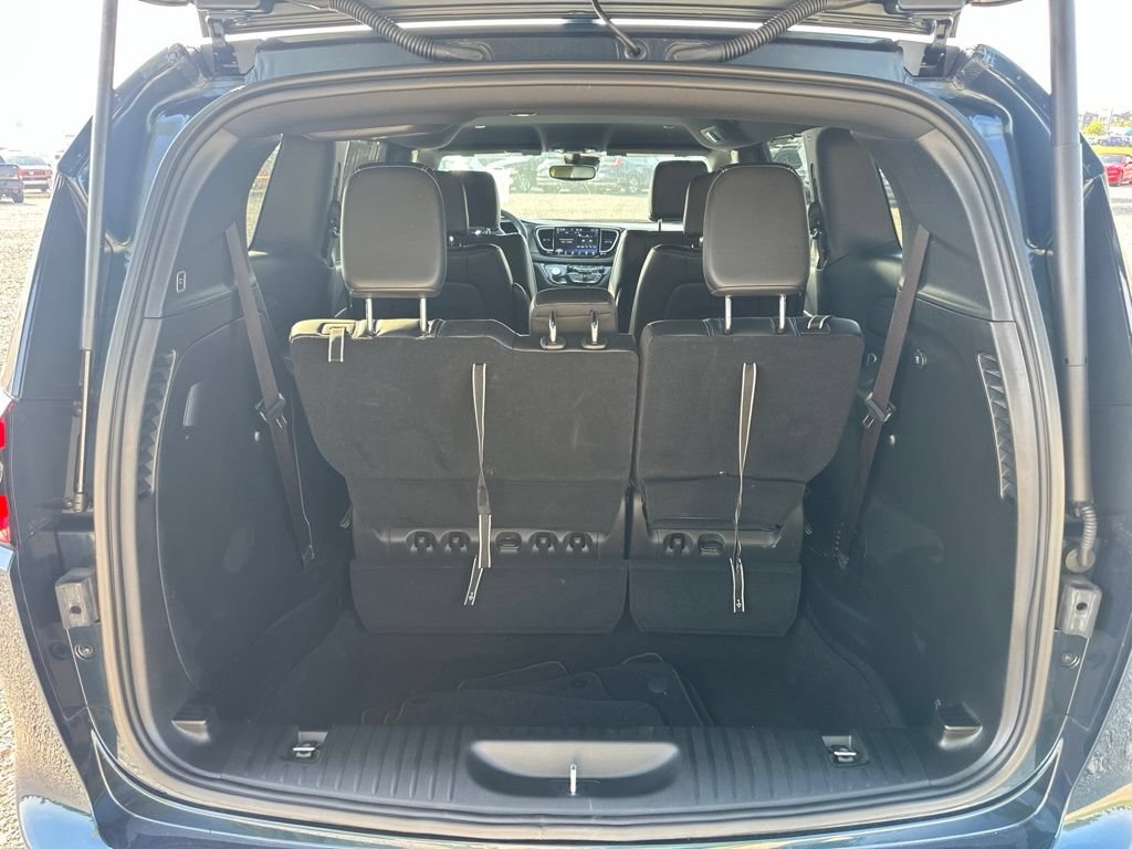 Used 2025 Chrysler Pacifica Select FWD image 8