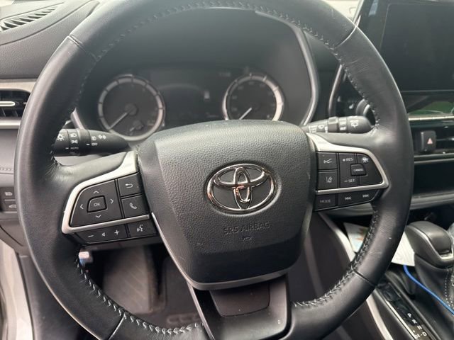 Used 2023 Toyota Highlander XLE AWD/4WD image 9
